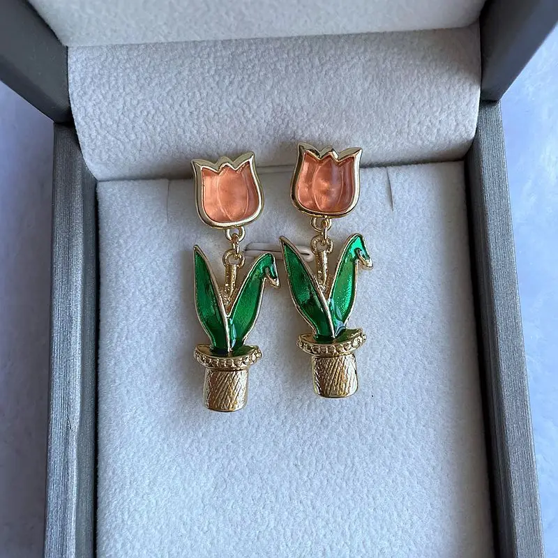 Vintage Tulip Flower Earring Women Unique Tulip Bouquet Design Earrings Korean Style Women Sweet Earring Jewelry Accessories
Vintage Tulip Flower Earring Women Unique Tulip Bouquet Design Earrings Korean Style Women Sweet Earring Jewelry Accessories