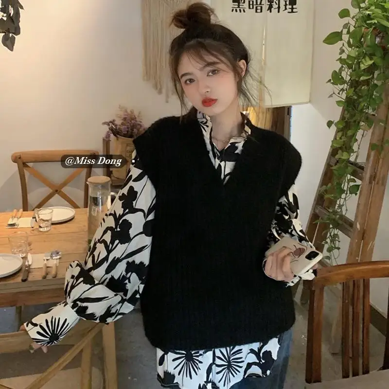 2022 Women Spring Autumn New Korean Suits Female Long Sleeve Print Shirt + Vintage V-neck Knitted Vest Ladies Two-piece Sets N48
2022 Women Spring Autumn New Korean Suits Female Long Sleeve Print Shirt + Vintage V-neck Knitted Vest Ladies Two-piece Sets N48