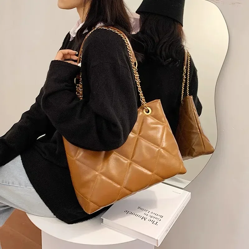BAG433G53-G58 Luxury brand designer rhombus large bag new fashion shoulder crossbody bag large capacity women's chain versatile
BAG433G53-G58 Luxury brand designer rhombus large bag new fashion shoulder crossbody bag large capacity women's chain versatile