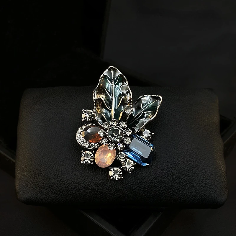 Retro Flower Plant Brooch for Women Suit Exquisite Corsage Coat Pin Accessories Scarf Buckle Rhinestone Jewelry Enamel Pins Gift
Retro Flower Plant Brooch for Women Suit Exquisite Corsage Coat Pin Accessories Scarf Buckle Rhinestone Jewelry Enamel Pins Gift