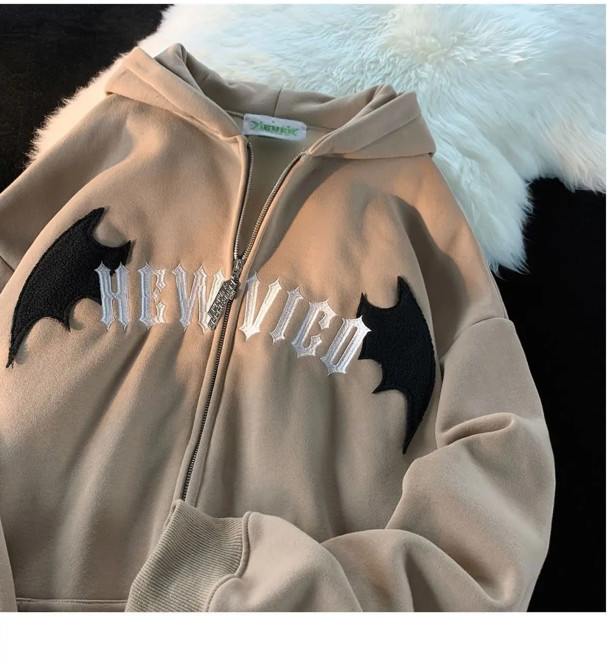 Y2K autumn and winter zipper imp wings cardigan padded sweater women's hoodie cute top retro jacket sweatshirt men
Y2K autumn and winter zipper imp wings cardigan padded sweater women's hoodie cute top retro jacket sweatshirt men