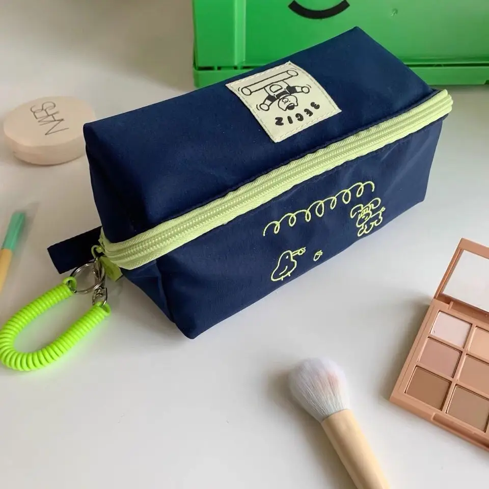 INS Portable Cosmetic Bag for Lipsticks Makeup Brush Large Capacity Girls Pencil Case Zippered Travel Makeup Stationery Pouch
INS Portable Cosmetic Bag for Lipsticks Makeup Brush Large Capacity Girls Pencil Case Zippered Travel Makeup Stationery Pouch