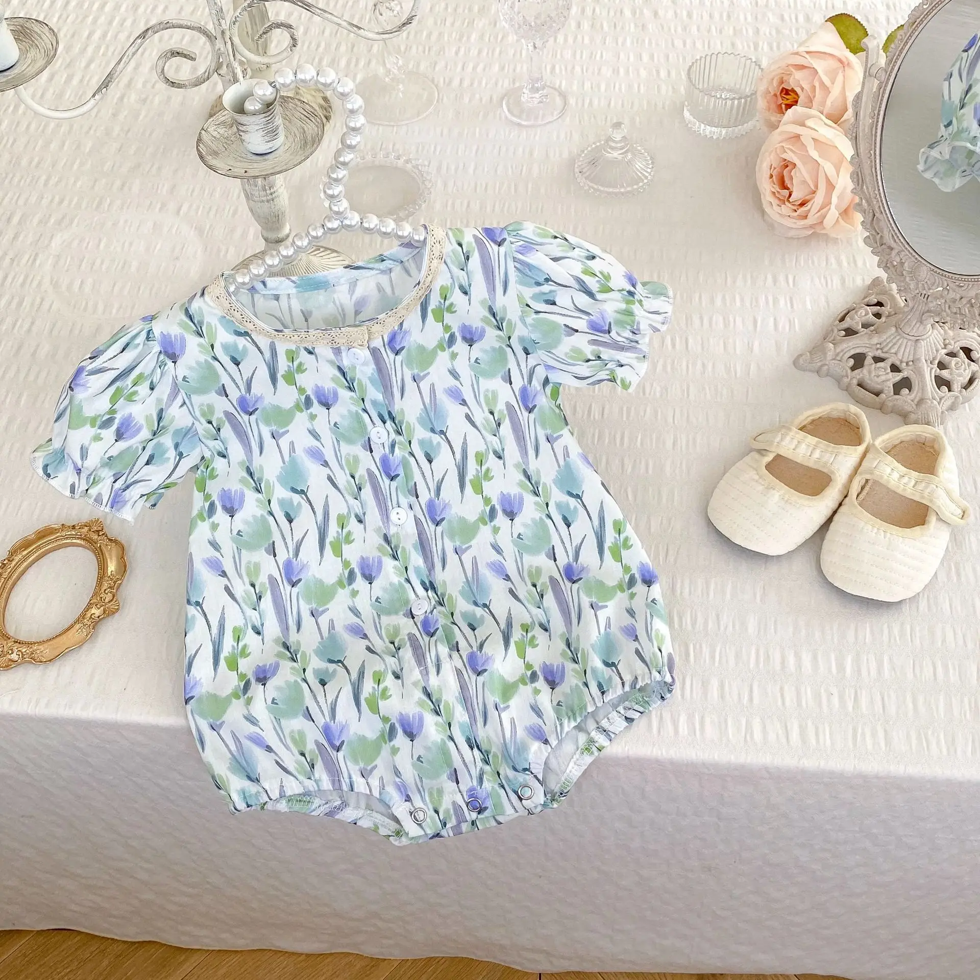 2023 New Korean Summer Baby Girl's One-piece Clothes Cotton Lace Collar Printed Flower Short Sleeve Romper Newborn Girl Bodysuit
2023 New Korean Summer Baby Girl's One-piece Clothes Cotton Lace Collar Printed Flower Short Sleeve Romper Newborn Girl Bodysuit