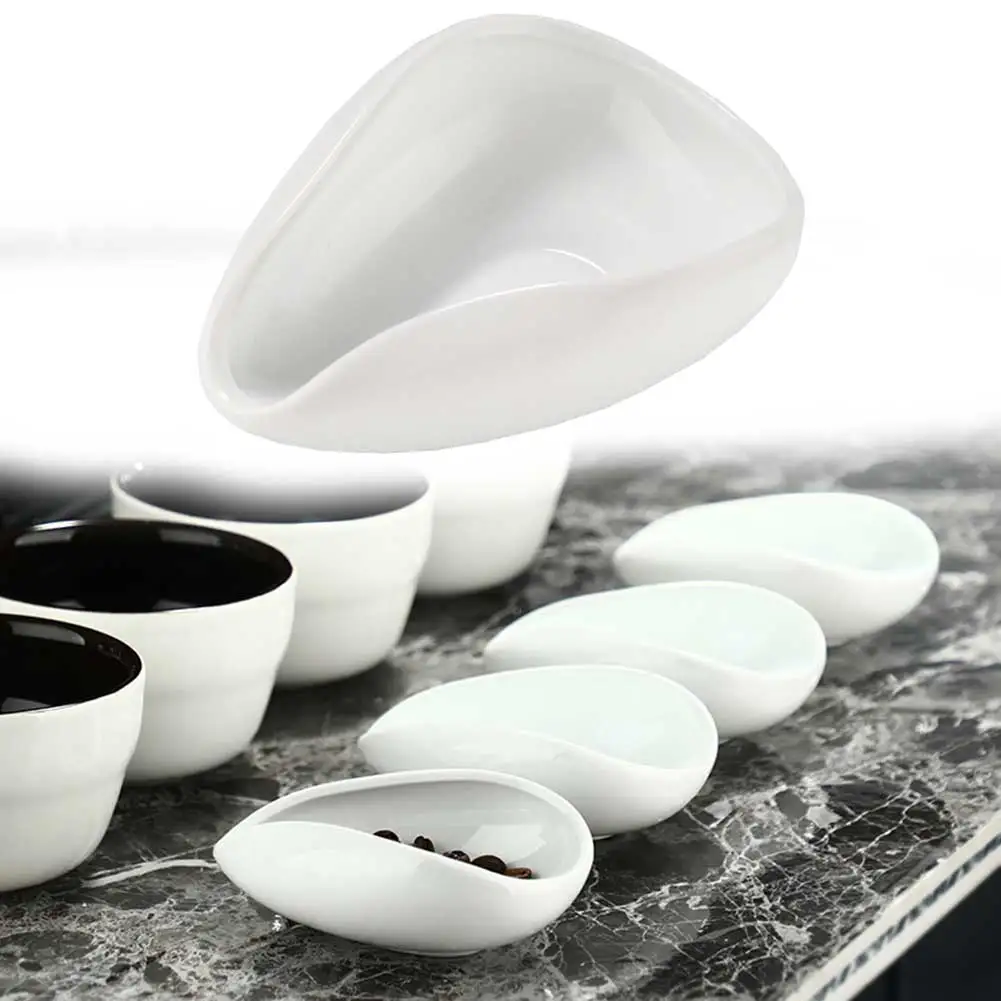 Coffee Beans Dose Trays Dosing Cup Shovel Pure White Pottery Tea Nut Scoops Kitchen Bar Tabletop Decoration 10.7x4x7.5cm
Coffee Beans Dose Trays Dosing Cup Shovel Pure White Pottery Tea Nut Scoops Kitchen Bar Tabletop Decoration 10.7x4x7.5cm