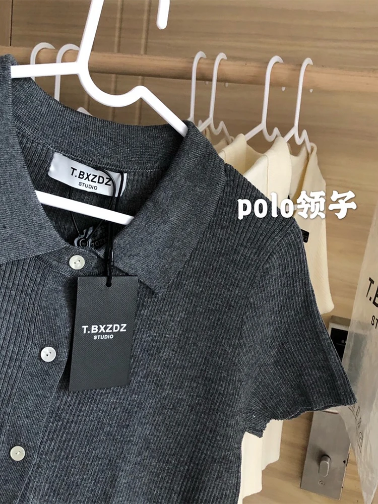 Женская однотонная трикотажная футболка, кардиган с коротким рукавом и лацканами, однобортный эластичный Топ в Корейском стиле, лето 2023
Женская однотонная трикотажная футболка, кардиган с коротким рукавом и лацканами, однобортный эластичный Топ в Корейском стиле, лето 2023