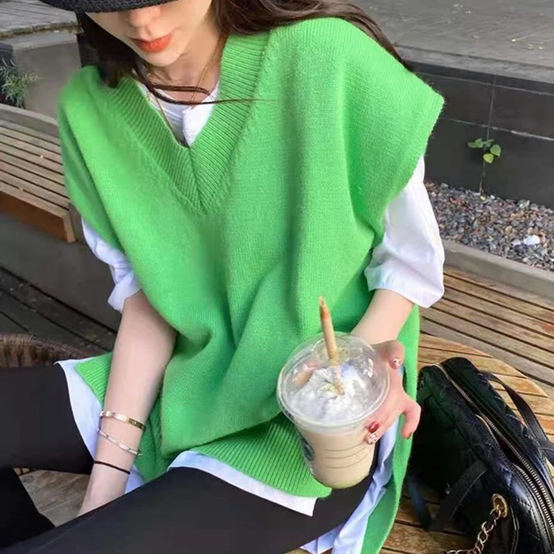 Autumn Loose Knitted Sweater Vest Women V-neck Loose Female Sweaters Vest Vintage Casual Warm Sleeveless Pullover Sweater 22643
Autumn Loose Knitted Sweater Vest Women V-neck Loose Female Sweaters Vest Vintage Casual Warm Sleeveless Pullover Sweater 22643
