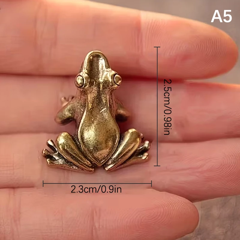 Винтажная латунная статуя лягушки, декор лягушки, очаровательная демпфирующая поза, декор для дома и офиса, украшение для рабочего стола, чайная фигурка домашнего животного
Винтажная латунная статуя лягушки, декор лягушки, очаровательная демпфирующая поза, декор для дома и офиса, украшение для рабочего стола, чайная фигурка домашнего животного