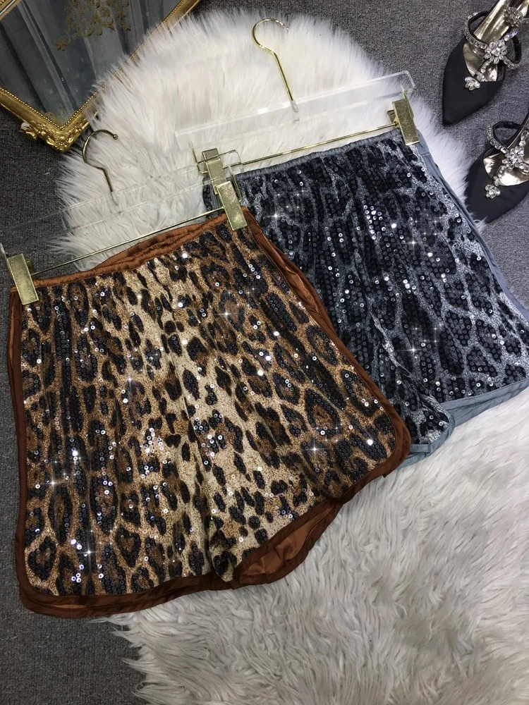 High Quality Blingbling Streetwear Leopard Print Elastic Waist Loose Shorts New Spring Autumn Wide Leg Short Pants for Women
High Quality Blingbling Streetwear Leopard Print Elastic Waist Loose Shorts New Spring Autumn Wide Leg Short Pants for Women