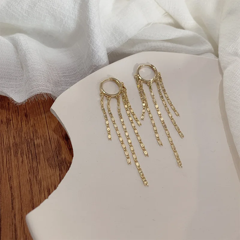 U-Magical Fantasy Hollow Out Long Tassel Dangle Earring for Women Ins Gold Chain Wedding Hoop Earring Jewelry Accessories
U-Magical Fantasy Hollow Out Long Tassel Dangle Earring for Women Ins Gold Chain Wedding Hoop Earring Jewelry Accessories