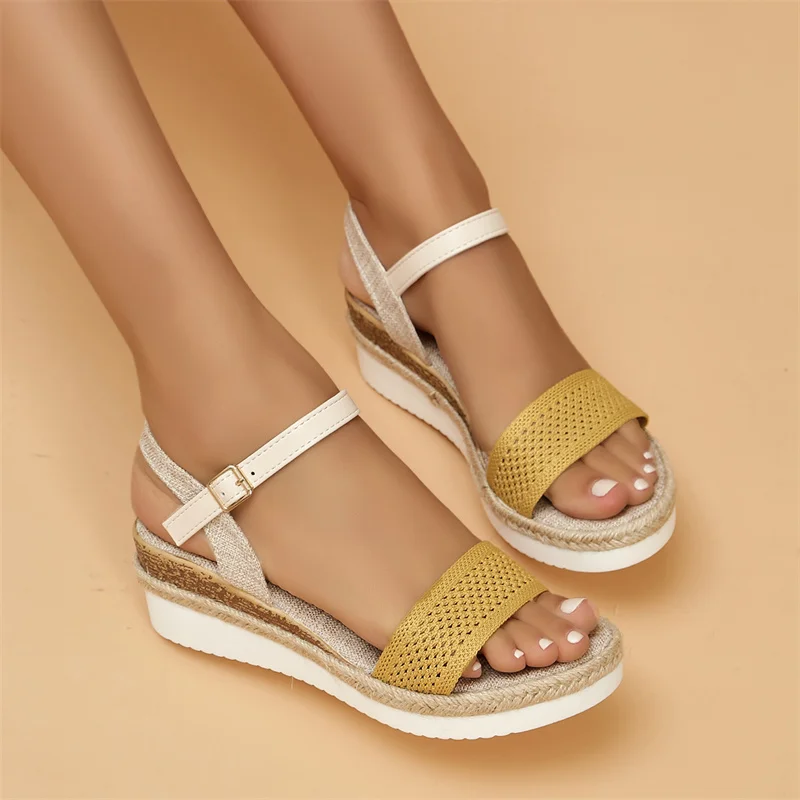 2023 New Women Summer Soft Slip Sandals Woman Buckle Strap Foam Sole Durable Sandals Ladies Outdoor Casual Beach Shoes
2023 New Women Summer Soft Slip Sandals Woman Buckle Strap Foam Sole Durable Sandals Ladies Outdoor Casual Beach Shoes