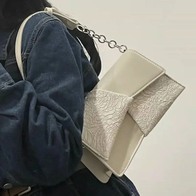 

Design Niche Chain Armpit Bag Female 2022 New Splicing Commuter Single Shoulder Messenger Bag Cocktail Club Bag