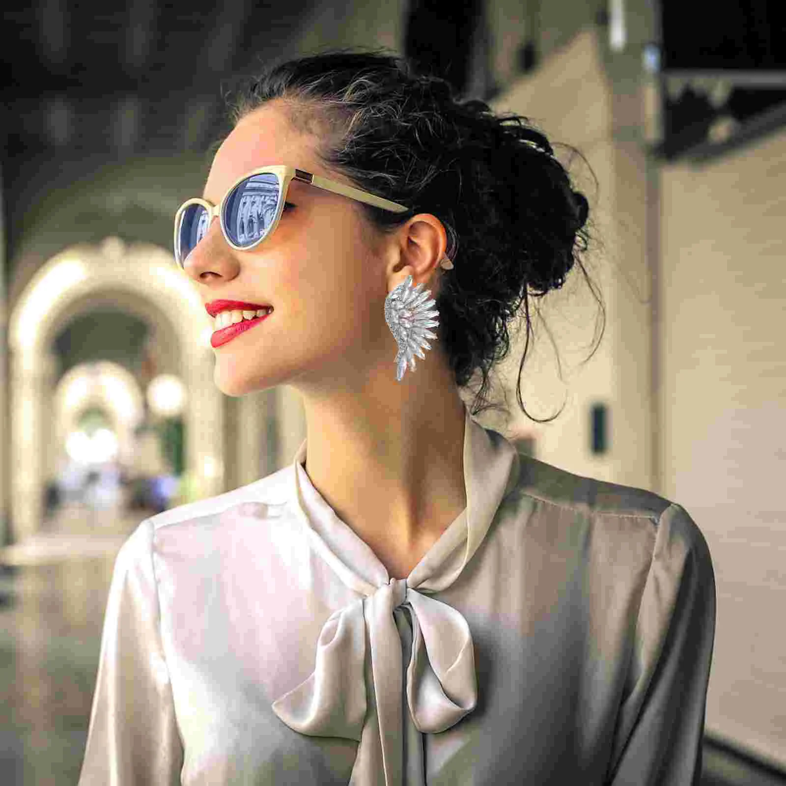 1 Pair Wing Rhinestone Crystal Angel Wing Exquisite Unique Fashion Stylish Statement Earrings Rhinestone Earrings for Decor 
1 Pair Wing Rhinestone Crystal Angel Wing Exquisite Unique Fashion Stylish Statement Earrings Rhinestone Earrings for Decor