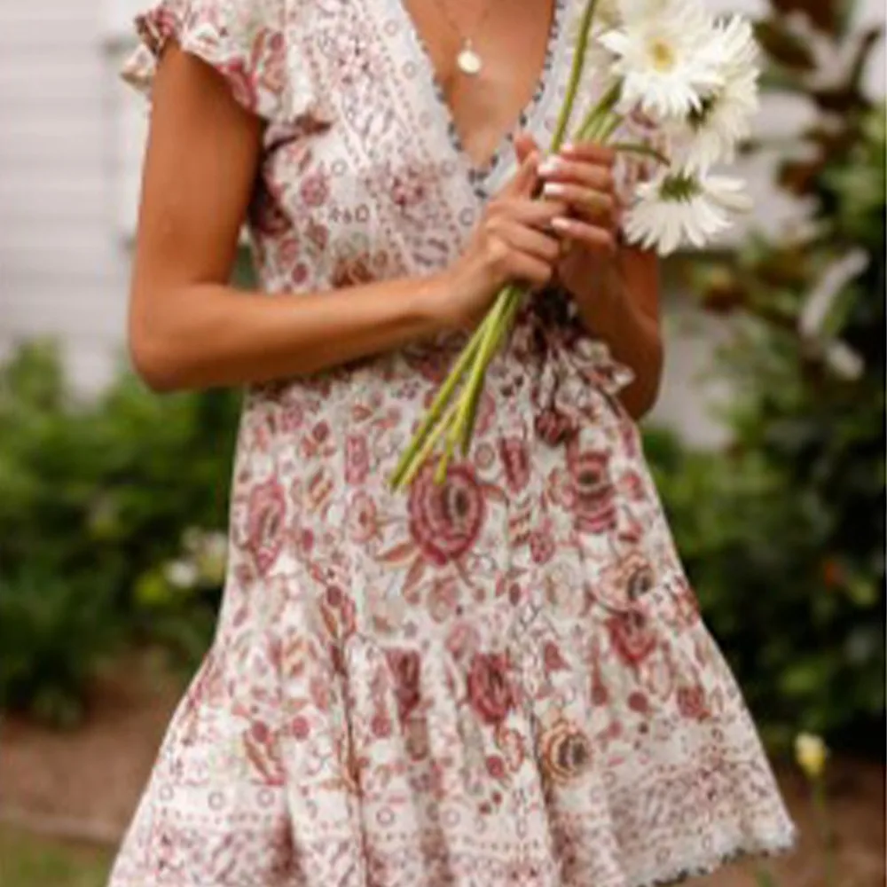 Long Skirt 2021 New Retro Floral Print V-neck Bohemian Short-sleeved Beach Wrap Holiday Beach Dress
Long Skirt 2021 New Retro Floral Print V-neck Bohemian Short-sleeved Beach Wrap Holiday Beach Dress