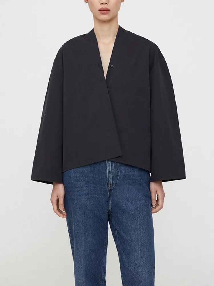 Solid Color Women's V-Neck Shirt 2022 Autumn Single-Breasted Female All-Match Long-Sleeved Simple Silhouette Loose Blouse Top
Solid Color Women's V-Neck Shirt 2022 Autumn Single-Breasted Female All-Match Long-Sleeved Simple Silhouette Loose Blouse Top