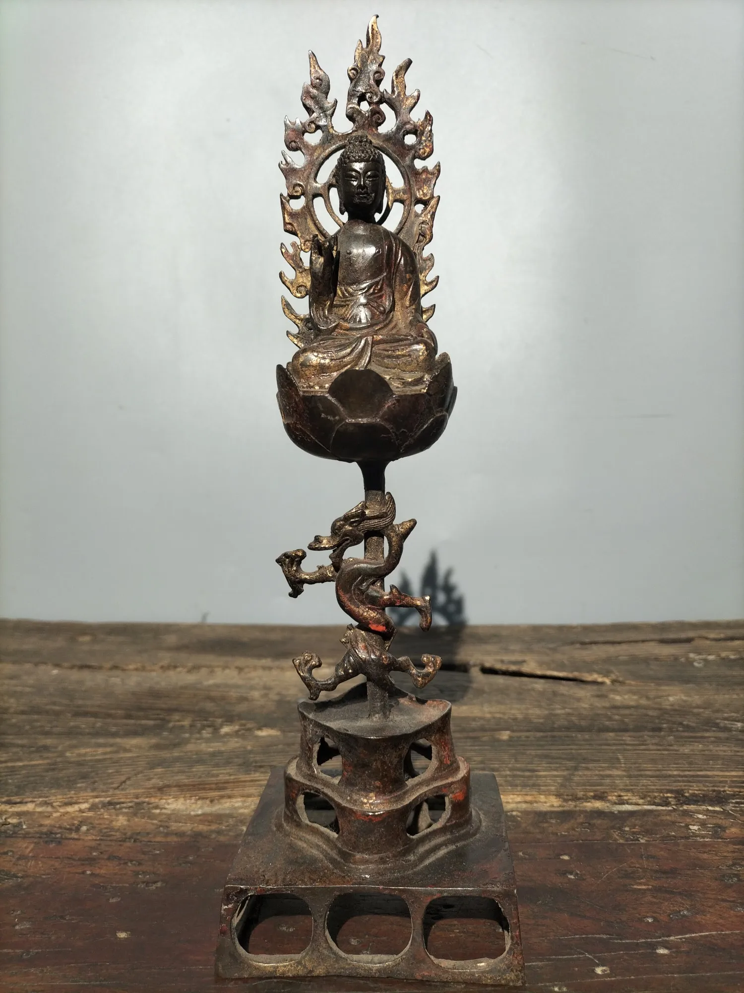 13" Tibetan Temple Collection old Bronze Cinnabar mud gold Shakyamuni lotus platform dragon Buddha Terrace worship buddha
13" Tibetan Temple Collection old Bronze Cinnabar mud gold Shakyamuni lotus platform dragon Buddha Terrace worship buddha