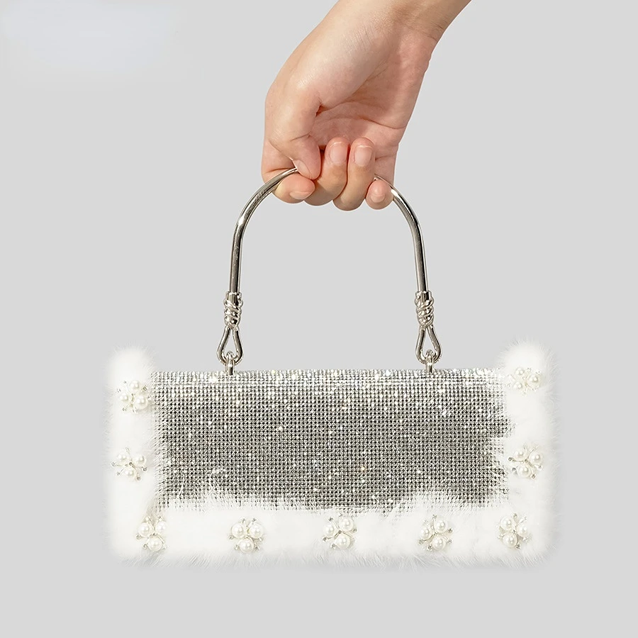 Ostrich Hair Pearl Rhinestone Bag Women New Mink Hair Diamond Inlaid Dinner Bag Advanced Full Diamond Diagonal Cross Bag
Ostrich Hair Pearl Rhinestone Bag Women New Mink Hair Diamond Inlaid Dinner Bag Advanced Full Diamond Diagonal Cross Bag