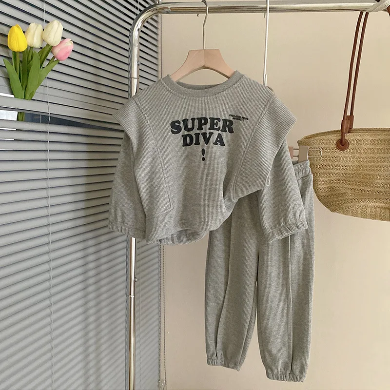 Spring Autumn Girls 2 Pcs Set Baby Sweat Shirt + Pants Kids Tracksuits Children Activewear Letter Print Elastic 2-6Y
Spring Autumn Girls 2 Pcs Set Baby Sweat Shirt + Pants Kids Tracksuits Children Activewear Letter Print Elastic 2-6Y