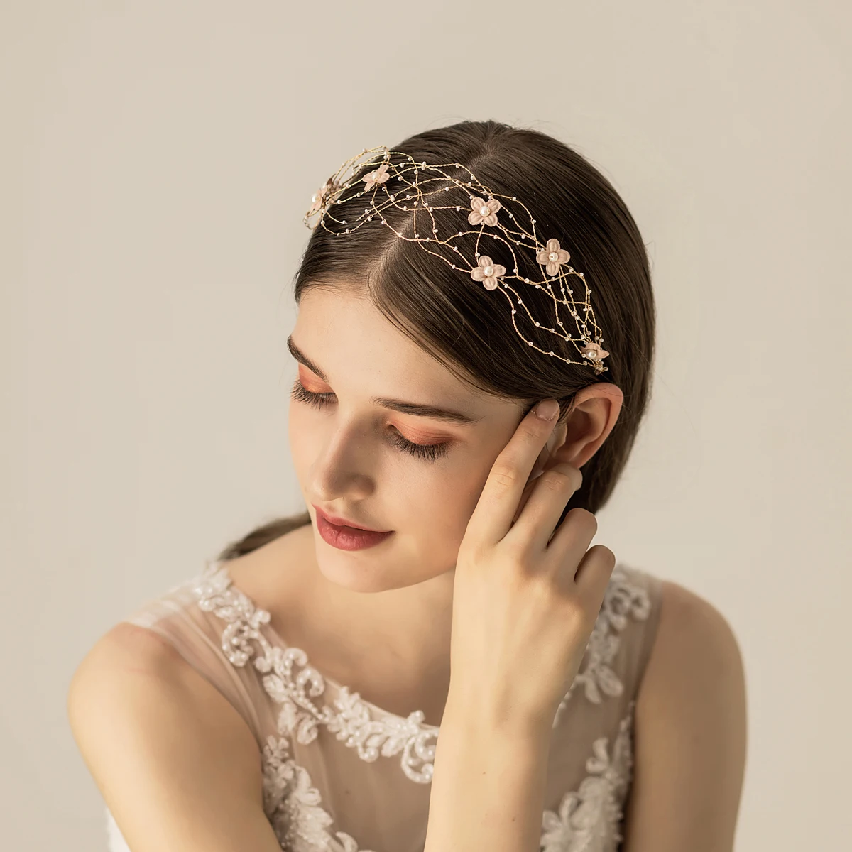 O538 Wedding Accessories Pearl-Velvet Flower Bridesmaid Hairwear Vintage Bridal Headdress Women Pageant Festival Gift Tiara
O538 Wedding Accessories Pearl-Velvet Flower Bridesmaid Hairwear Vintage Bridal Headdress Women Pageant Festival Gift Tiara