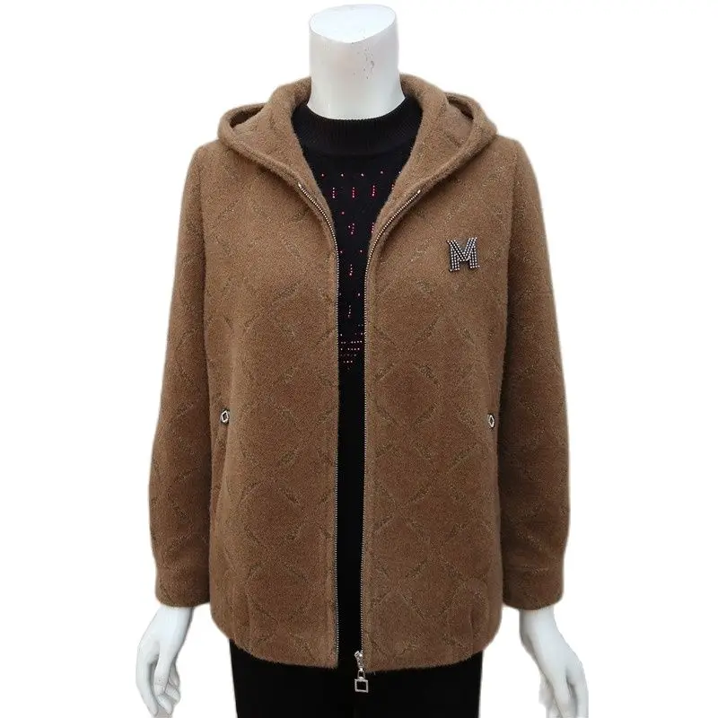 Осенне-зимнее бархатное пальто для мам среднего и пожилого возраста женское клетчатое пальто на молнии с капюшоном свободное повседневное Полосатое пальто женское 
Осенне-зимнее бархатное пальто для мам среднего и пожилого возраста женское клетчатое пальто на молнии с капюшоном свободное повседневное Полосатое пальто женское