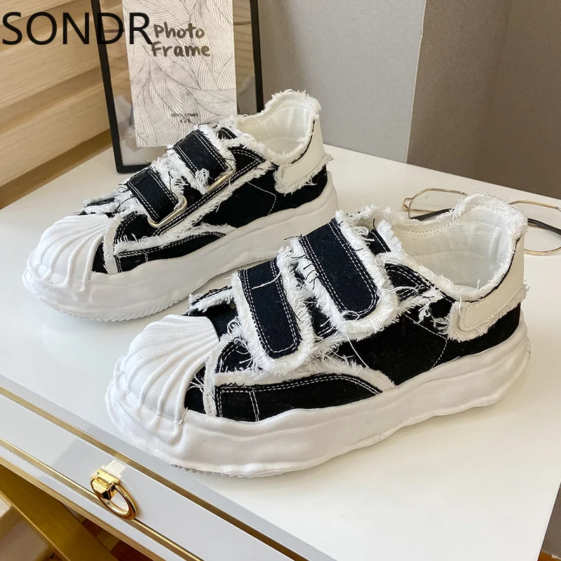 Кеды женские с круглым носком, холщовые кроссовки на платформе, летняя спортивная повседневная обувь, в Корейском стиле, черные белые
Кеды женские с круглым носком, холщовые кроссовки на платформе, летняя спортивная повседневная обувь, в Корейском стиле, черные белые