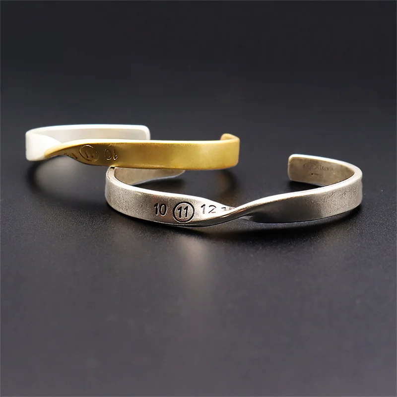 MM6 Twisted Digital Bracelet Engraved Old Style Personalized Retro Colored Men's And Women's Fashion Bracelet
MM6 Twisted Digital Bracelet Engraved Old Style Personalized Retro Colored Men's And Women's Fashion Bracelet