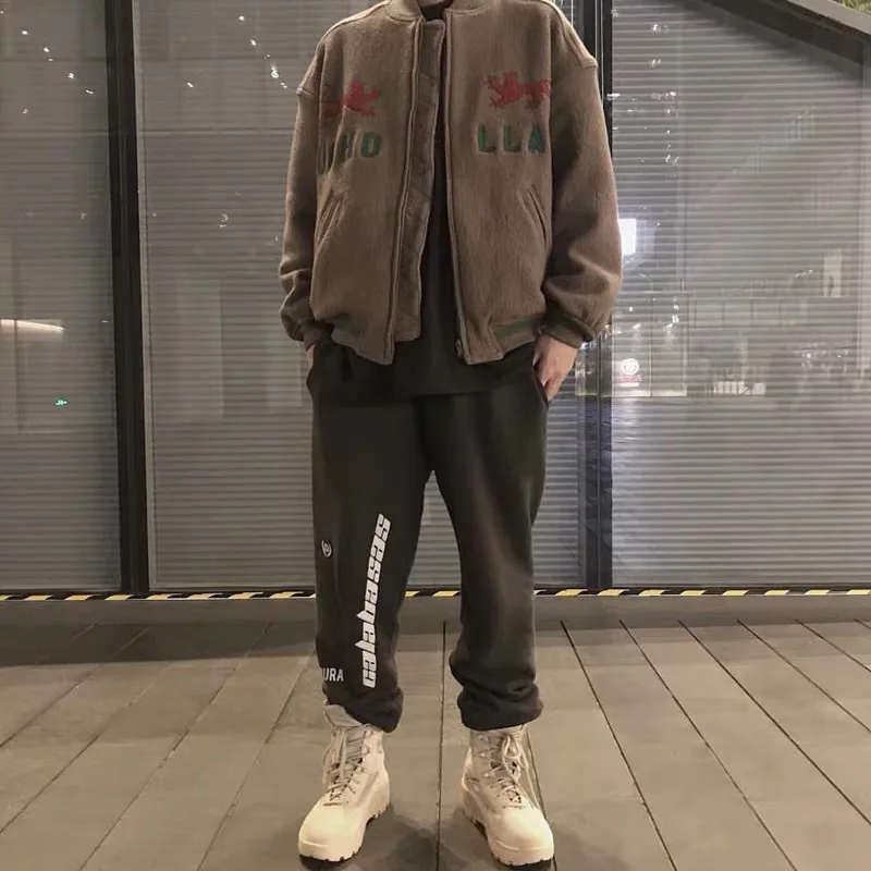 1:1 Version Kanye West Season 5 Leopard Embroider Wool Jacket Men Women Couple Fleece Jacket High Street Hip Hop Oversize Jacket
1:1 Version Kanye West Season 5 Leopard Embroider Wool Jacket Men Women Couple Fleece Jacket High Street Hip Hop Oversize Jacket