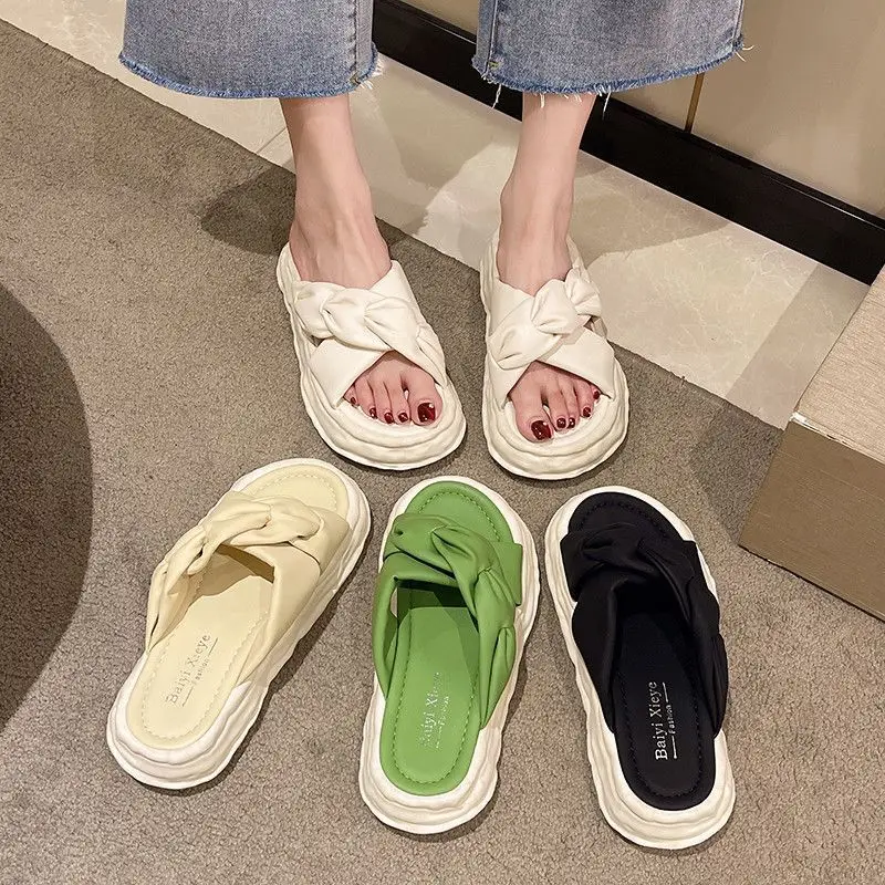 Slippers women's summer outdoor fashion 2023 new thick bottom non-slip flip soft bottom beach sandals flip flops shoes
Slippers women's summer outdoor fashion 2023 new thick bottom non-slip flip soft bottom beach sandals flip flops shoes