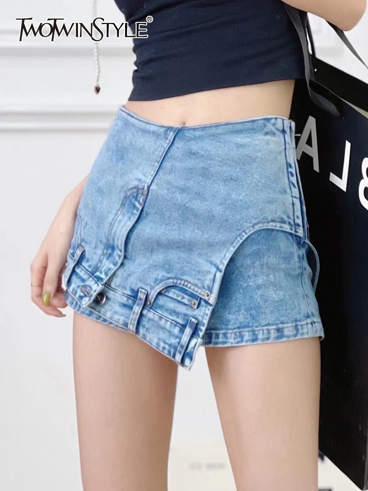 Женские Асимметричные короткие брюки TWOTWINSTYLE, однотонные прямые минималистские шорты с высокой талией, юбки для лета 2022
Женские Асимметричные короткие брюки TWOTWINSTYLE, однотонные прямые минималистские шорты с высокой талией, юбки для лета 2022
