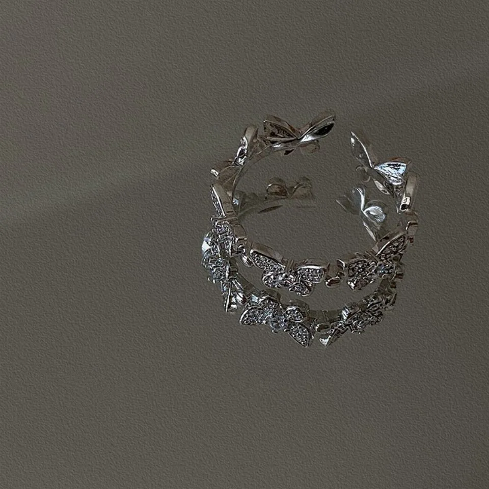 Butterfly open ring woman Korean version of simple Instagram niche design personality network still adjustable ring ring woman
Butterfly open ring woman Korean version of simple Instagram niche design personality network still adjustable ring ring woman