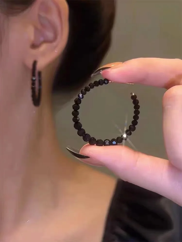 New Fashion Trend S925 Silver Needle Elegant and Exquisite Simple Black Crystal Round Earrings Female Jewelry Gift Wholesale
New Fashion Trend S925 Silver Needle Elegant and Exquisite Simple Black Crystal Round Earrings Female Jewelry Gift Wholesale