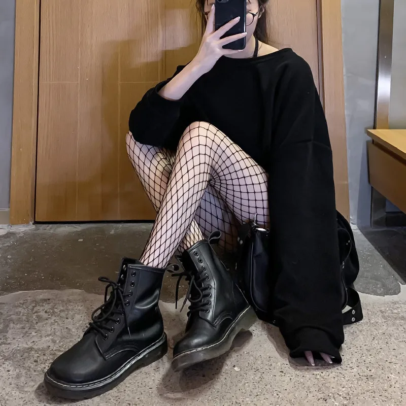 Fishing net socks lady stockings spring and summer black long mesh anti hook silk sexy European net red JK pantyhose wholesale
Fishing net socks lady stockings spring and summer black long mesh anti hook silk sexy European net red JK pantyhose wholesale