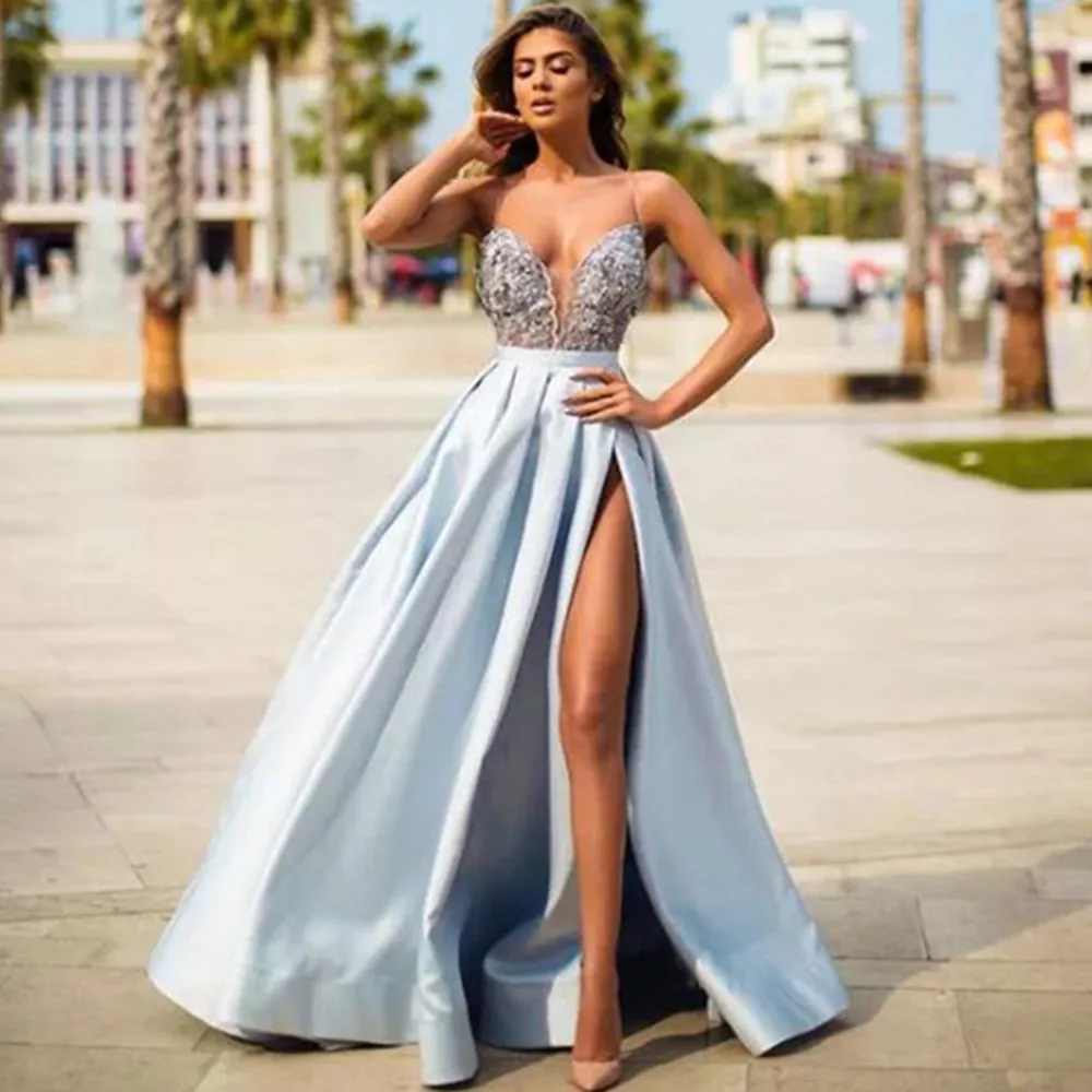 Sexy V-Neck Light Blue Prom Dress Lace Spaghetti Straps Fashion Backless Party Dress A-Line Sleeveless For Women Satin Pleats
Sexy V-Neck Light Blue Prom Dress Lace Spaghetti Straps Fashion Backless Party Dress A-Line Sleeveless For Women Satin Pleats