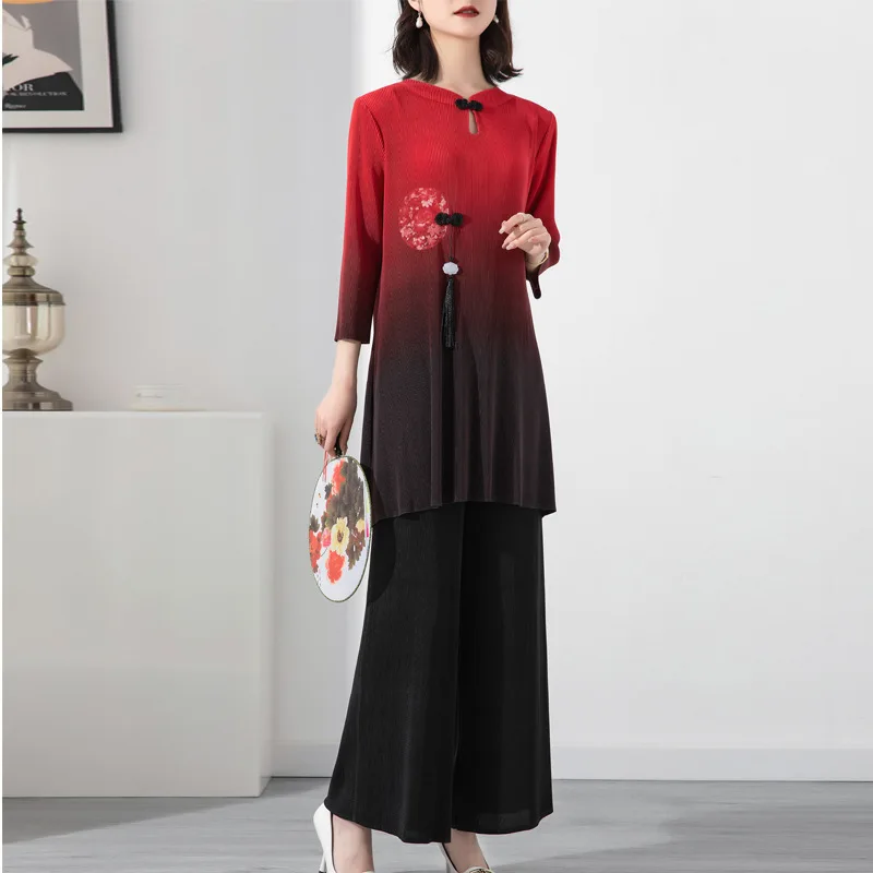 Miyake high-end pleated two-piece women's spring new fashion print gradient color stand-up collar cheongsam pants suit
Miyake high-end pleated two-piece women's spring new fashion print gradient color stand-up collar cheongsam pants suit