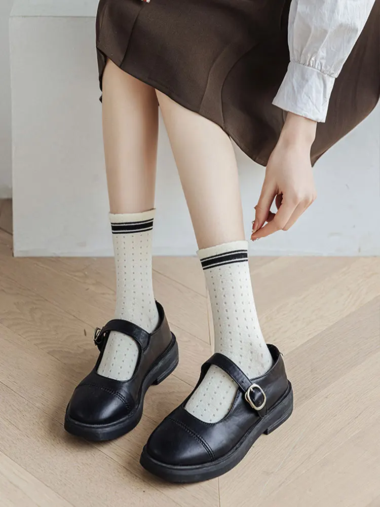 New Fashion Striped Woman Socks Summer Hollow Mesh Thin Breathable Long Socks Women Korean Style Harajuku Streetwear Crew Socks
New Fashion Striped Woman Socks Summer Hollow Mesh Thin Breathable Long Socks Women Korean Style Harajuku Streetwear Crew Socks