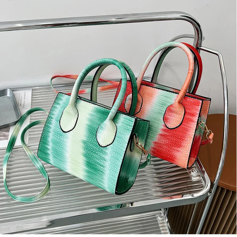 Women Shoulder Bags Summer Women's 2021 New Fashion Portable Crossbody Bag Casual Gradient Small Square Bag 
Women Shoulder Bags Summer Women's 2021 New Fashion Portable Crossbody Bag Casual Gradient Small Square Bag
