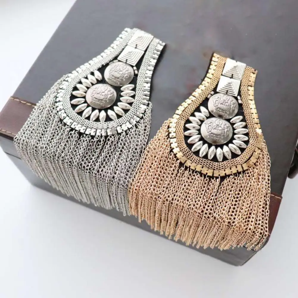 Shoulder Brooch Tassels Punk Jewelry Lightweight Wear-resistant Brooch Pin Clothes Decor
Shoulder Brooch Tassels Punk Jewelry Lightweight Wear-resistant Brooch Pin Clothes Decor
