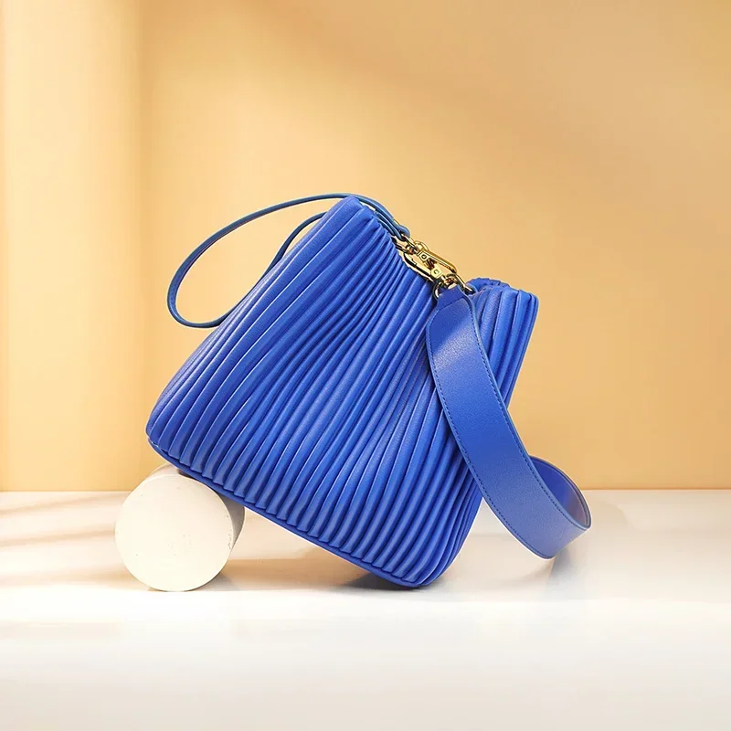 Women Bucket Bag 2023 Trend Genuine Leather Handbag High Quality Brand Crossbody Bags Ladies Shoulder Bag Luxury Women's Fashion
Women Bucket Bag 2023 Trend Genuine Leather Handbag High Quality Brand Crossbody Bags Ladies Shoulder Bag Luxury Women's Fashion