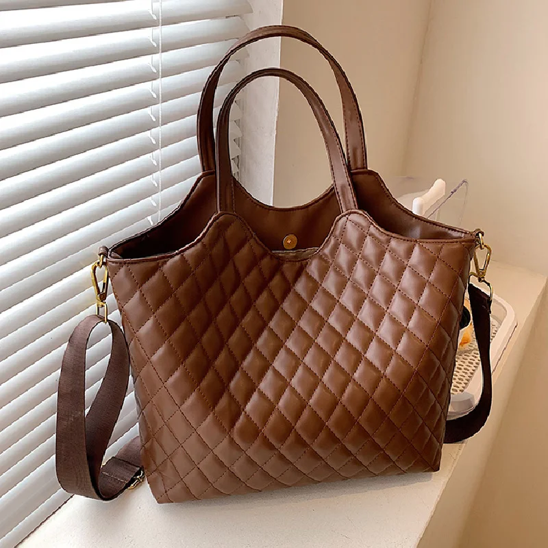 Large Capacity Ladies Shopping Tote Bags 2022 New Fashion Lingge Design Shoulder Bag for Women High Quality PU Luxury Handbags
Large Capacity Ladies Shopping Tote Bags 2022 New Fashion Lingge Design Shoulder Bag for Women High Quality PU Luxury Handbags