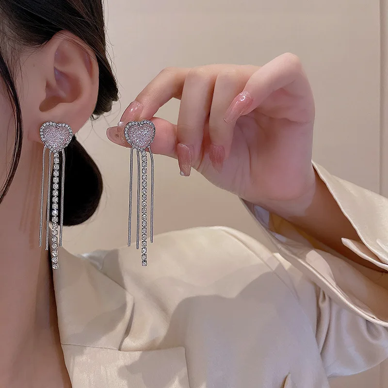 Chains Tassel Drop Earrings Women Heart Pendant Chic Earrings Women Bridal Shiny Rhinestones Jewelry
Chains Tassel Drop Earrings Women Heart Pendant Chic Earrings Women Bridal Shiny Rhinestones Jewelry