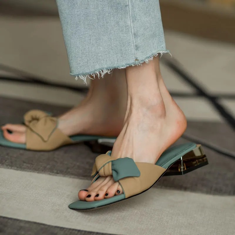 2022 Summer New Square Toe Women bow Slippers Fashion square High Heel Ladies Mules Elegant Female Outside Slides Sandal Shoes
2022 Summer New Square Toe Women bow Slippers Fashion square High Heel Ladies Mules Elegant Female Outside Slides Sandal Shoes