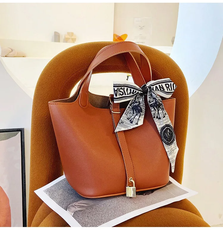 Designer New Casual Women's Tote Shoulder Bag Pu Leather Large Capacity Crossbody Bags for Women 2022 Simple Female Handbag
Designer New Casual Women's Tote Shoulder Bag Pu Leather Large Capacity Crossbody Bags for Women 2022 Simple Female Handbag