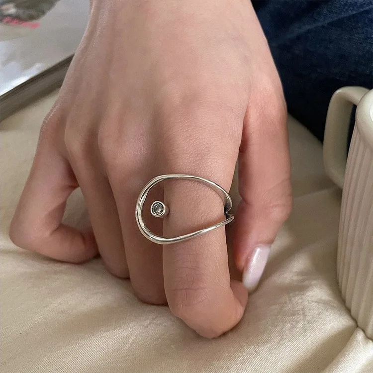 Personality Special Design Irregular Silver Color Zircon Beads Inlaid Punk Rings For Women New Fashion Jewelry 2022
Personality Special Design Irregular Silver Color Zircon Beads Inlaid Punk Rings For Women New Fashion Jewelry 2022