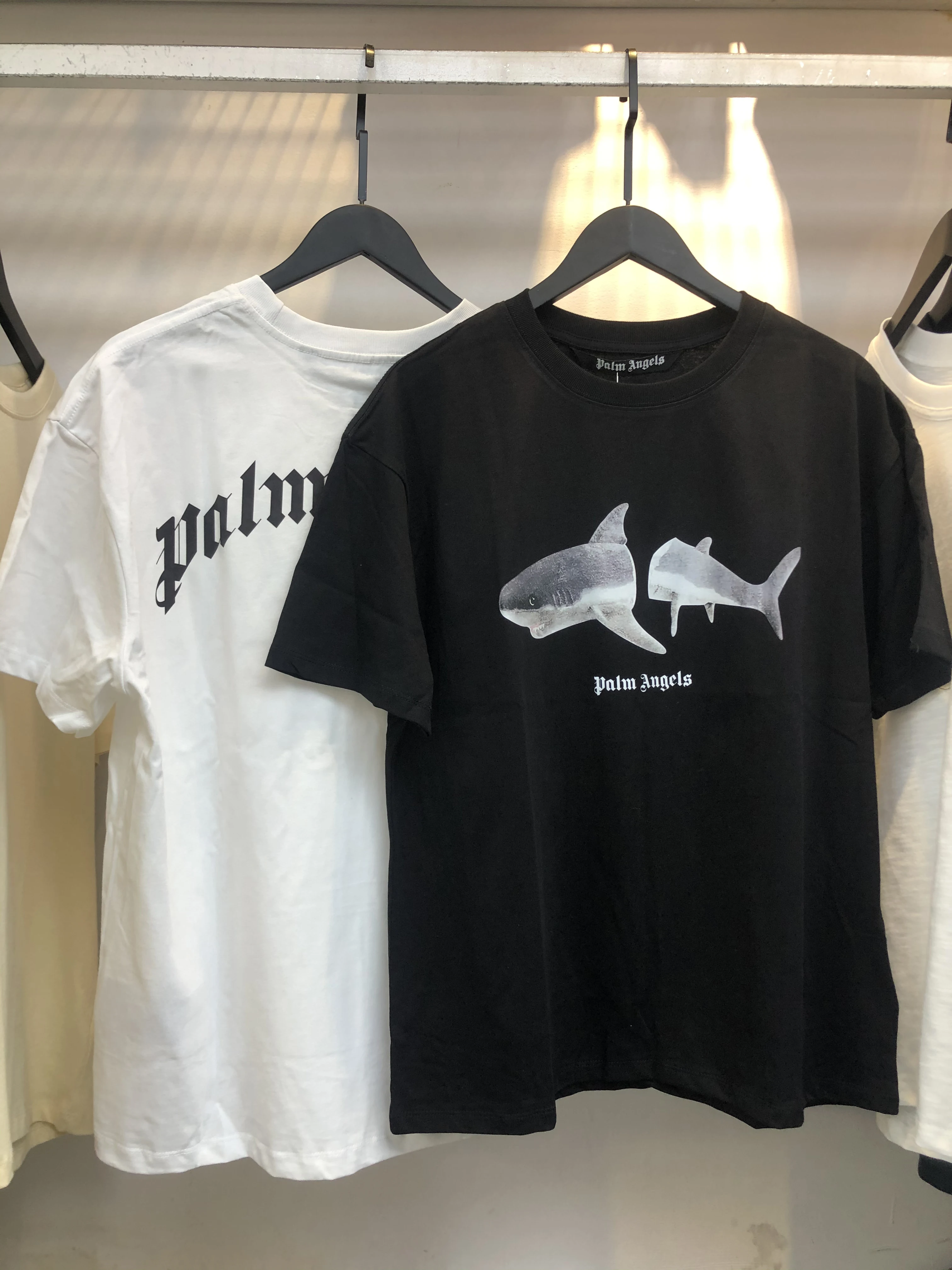 Palm Angels 22SS New Unisex Men and Women Shark Print Casual Trend Fashion Loose Couple T-shirt Men and Women Gifts
Palm Angels 22SS New Unisex Men and Women Shark Print Casual Trend Fashion Loose Couple T-shirt Men and Women Gifts