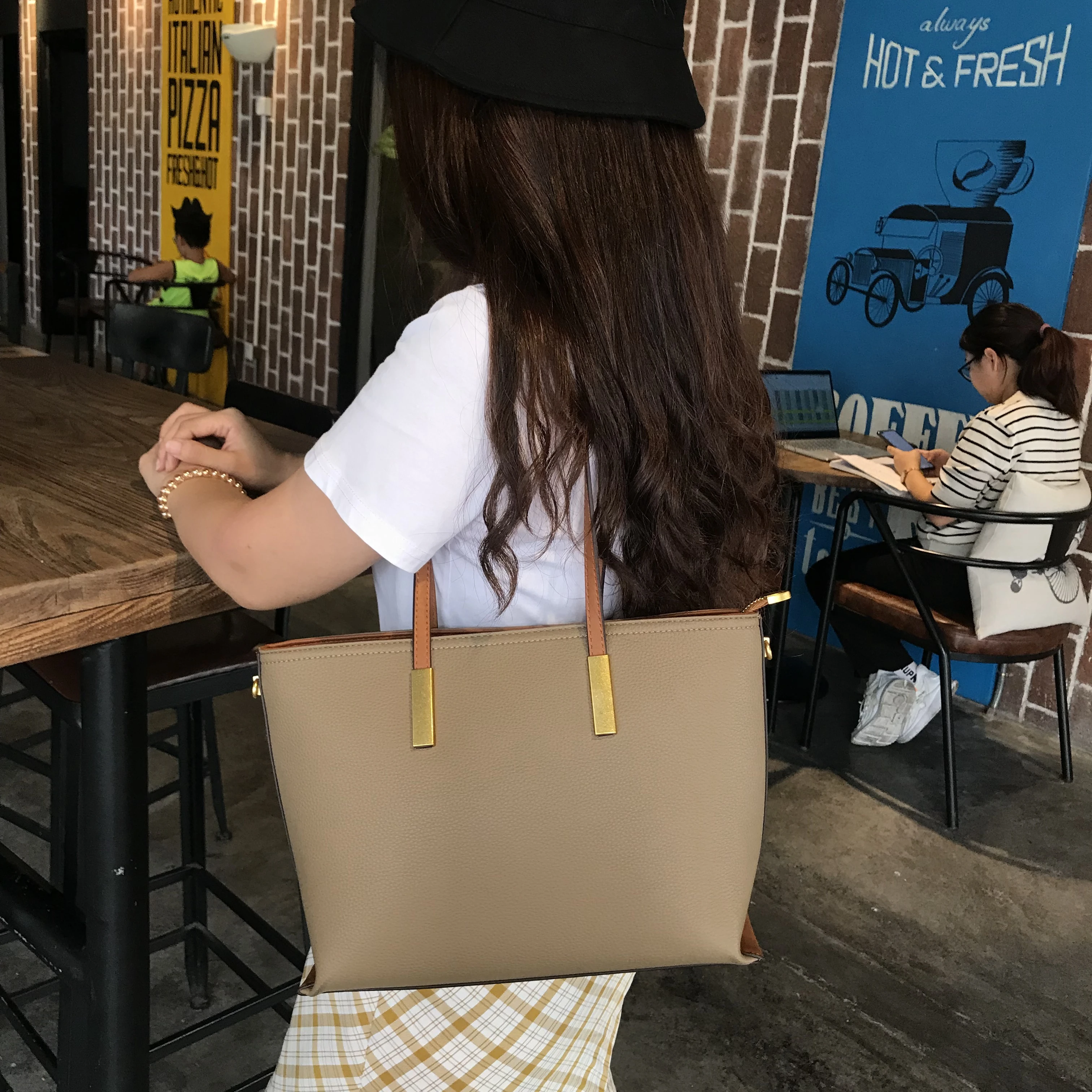 High Quality Female Classic Handbag Free and Nature Solid Color Tote Bag Trends for Women's Bags 2022 Concise Style Bolso Mujer
High Quality Female Classic Handbag Free and Nature Solid Color Tote Bag Trends for Women's Bags 2022 Concise Style Bolso Mujer