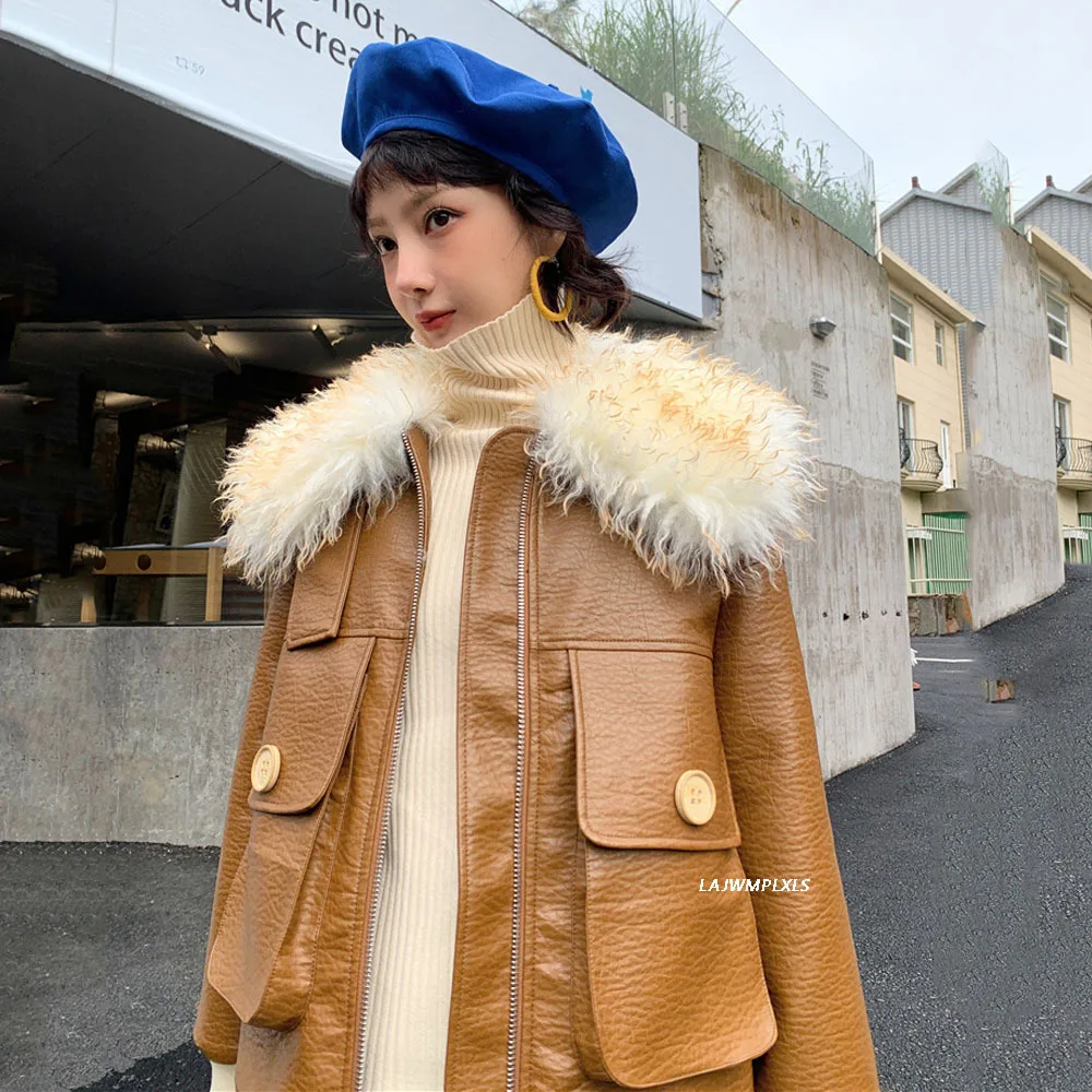 2022 Khaki Pu Leather Jacket Women Winter Korean Style Short Fur Collar Thick Loose Coat Femme Parkas Mujer
2022 Khaki Pu Leather Jacket Women Winter Korean Style Short Fur Collar Thick Loose Coat Femme Parkas Mujer