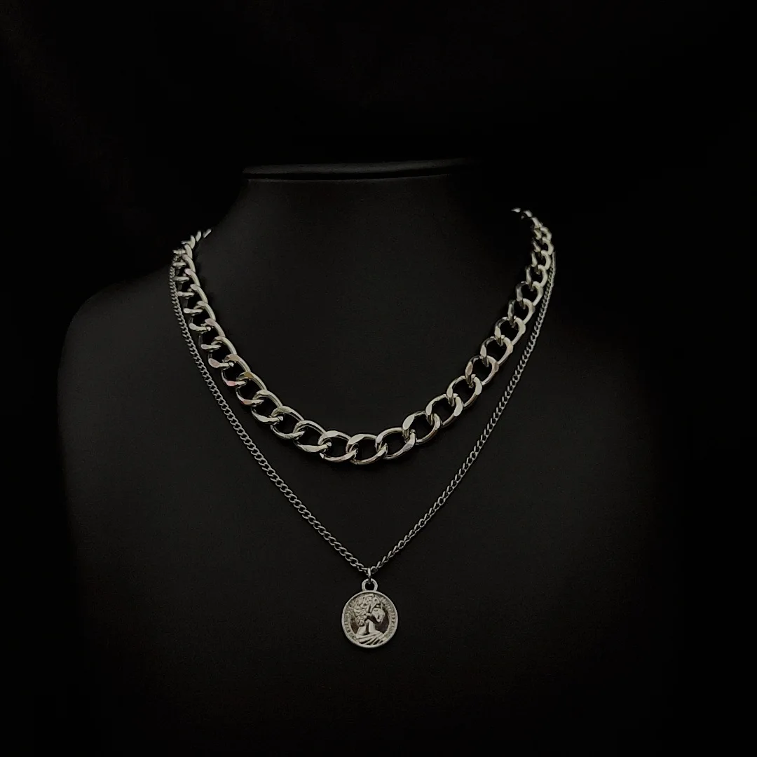 Retro Person Head Portrait Personality Thick Chain Indifferent Double-layer Hip-hop Nightclub Short Collarbone Trendy Necklace 
Retro Person Head Portrait Personality Thick Chain Indifferent Double-layer Hip-hop Nightclub Short Collarbone Trendy Necklace