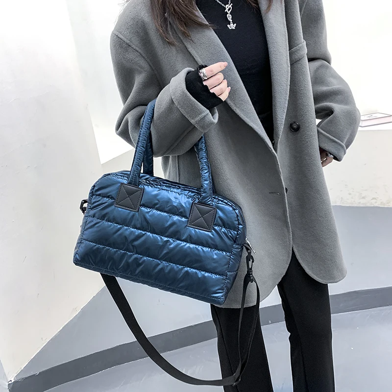 2022 Winter Female Tote Bag Luxury Chain Shoulder Bag Large Capacity Ladies Handbags Female Designer Brand Crossbody Bag Purses
2022 Winter Female Tote Bag Luxury Chain Shoulder Bag Large Capacity Ladies Handbags Female Designer Brand Crossbody Bag Purses