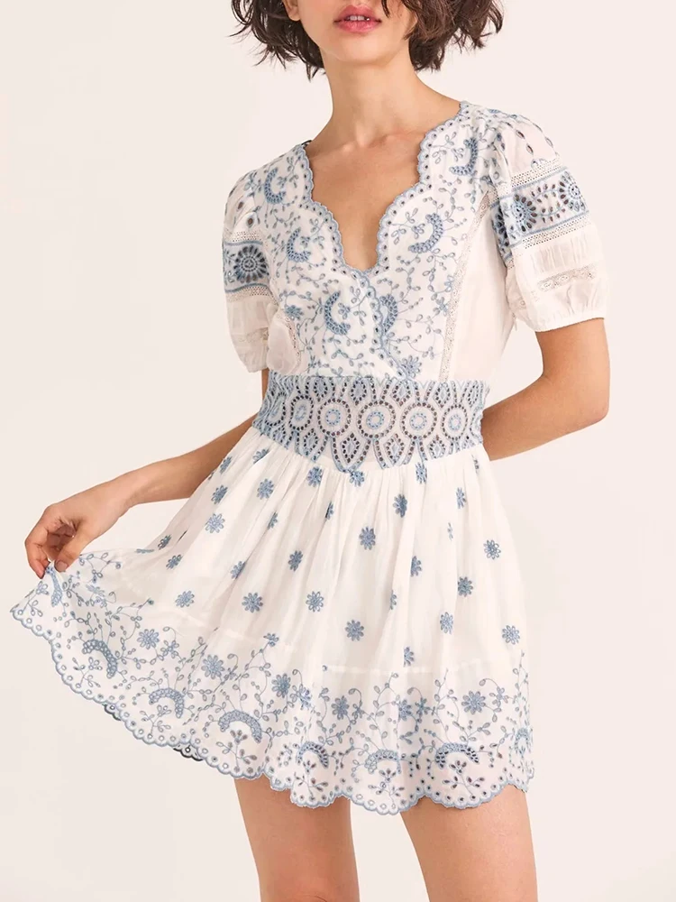 GypsyLady Floral Embroidery Chic Mini Dresss Boho Puff Sleeve V-neck Summer Holiday Women Ladies Party Ruffles Dresses Vestidos
GypsyLady Floral Embroidery Chic Mini Dresss Boho Puff Sleeve V-neck Summer Holiday Women Ladies Party Ruffles Dresses Vestidos