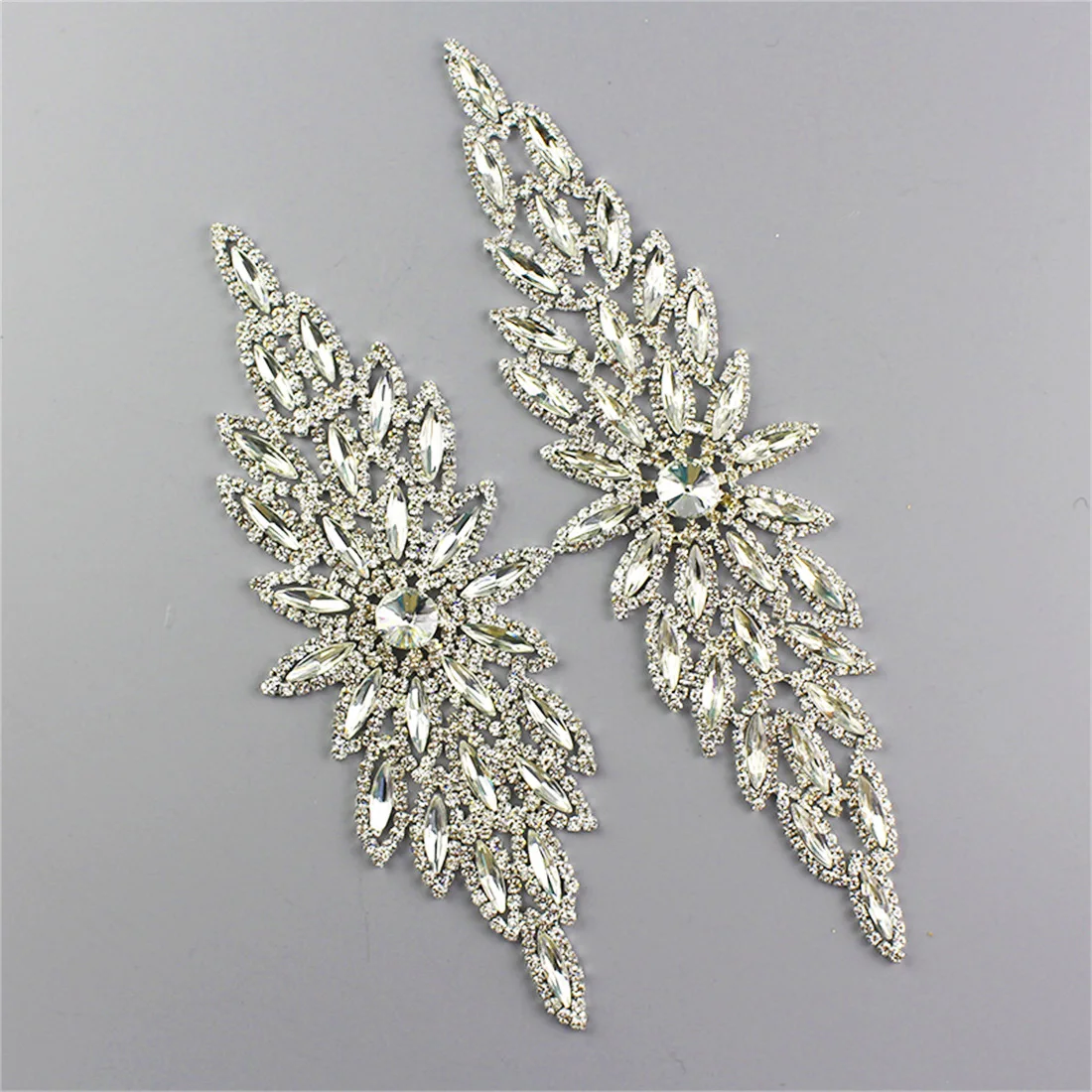1 PCS Crystal Decorative Belt With Rhinestone Applique Patch Hand-Stitched on Wedding Dress Accessories Sewing Free Shipping
1 PCS Crystal Decorative Belt With Rhinestone Applique Patch Hand-Stitched on Wedding Dress Accessories Sewing Free Shipping