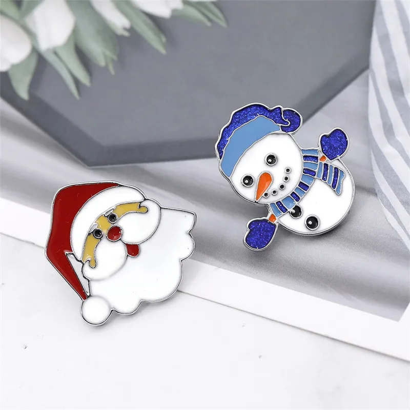 European and American Christmas Gift Series Cartoon Santa Claus Cute Snowman Alloy Oil Drop Brooch Costume Enamel Jewelry
European and American Christmas Gift Series Cartoon Santa Claus Cute Snowman Alloy Oil Drop Brooch Costume Enamel Jewelry